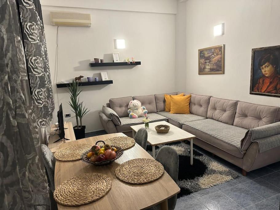 Apartment Near The Centre Of Tirana Exterior foto